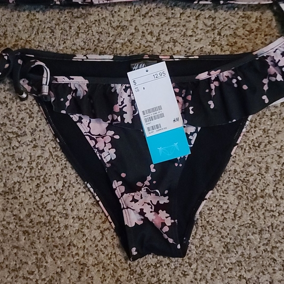 Bikini - Picture 2 of 6